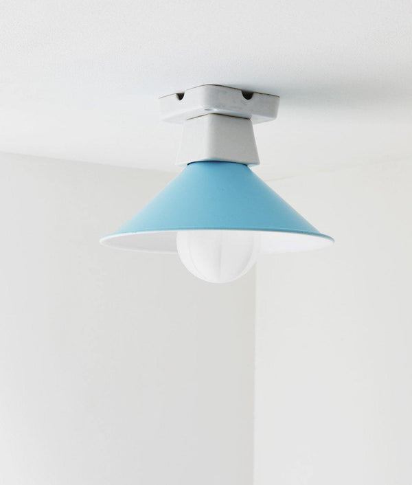 Plafonnier "Atelier", bleu ciel mat, modèle conique en métal peint