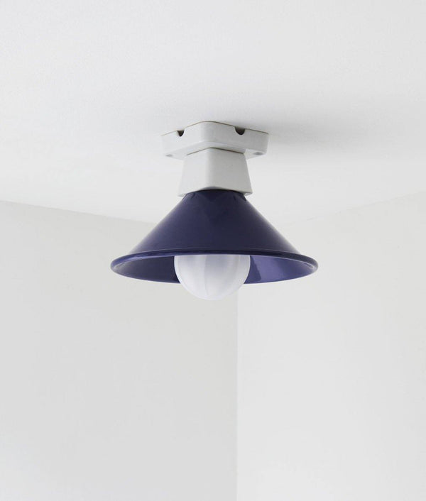 Plafonnier "Atelier", bleu outremer, modèle conique en métal émaillé