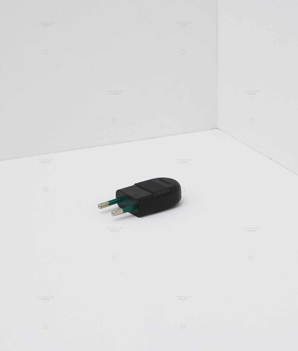 Prise noire fabriquée en Italie