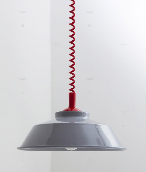 Suspension monte et baisse "Après-midi", câble rouge coquelicot, abat-jour en métal émaillé