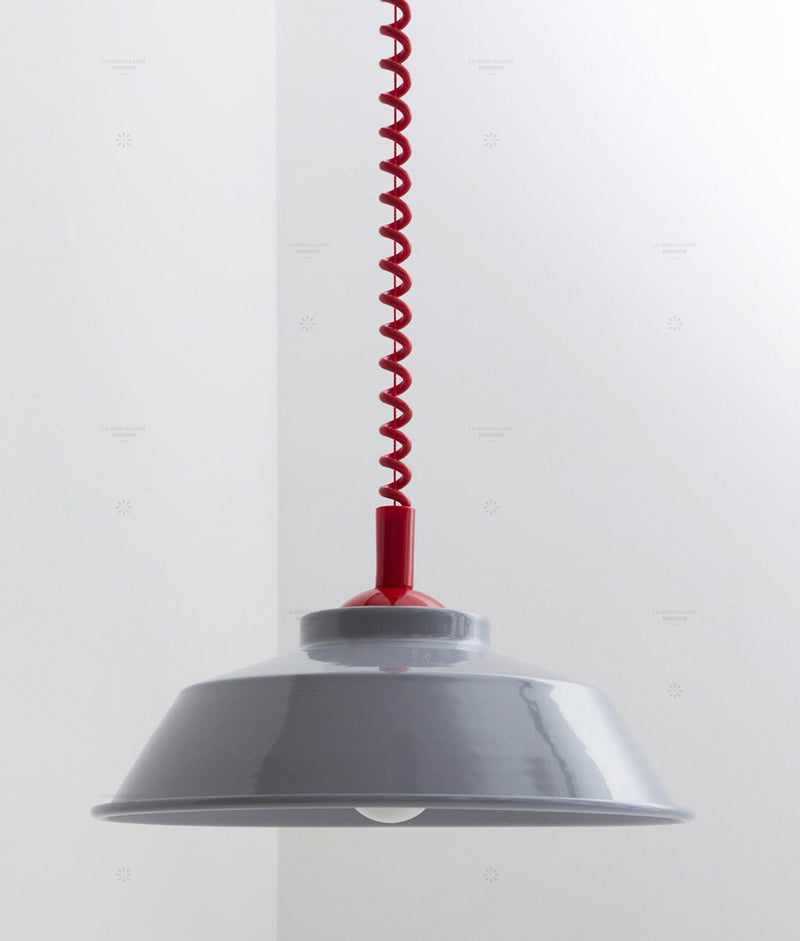 Suspension monte et baisse "Après-midi", câble rouge coquelicot, abat-jour en métal émaillé