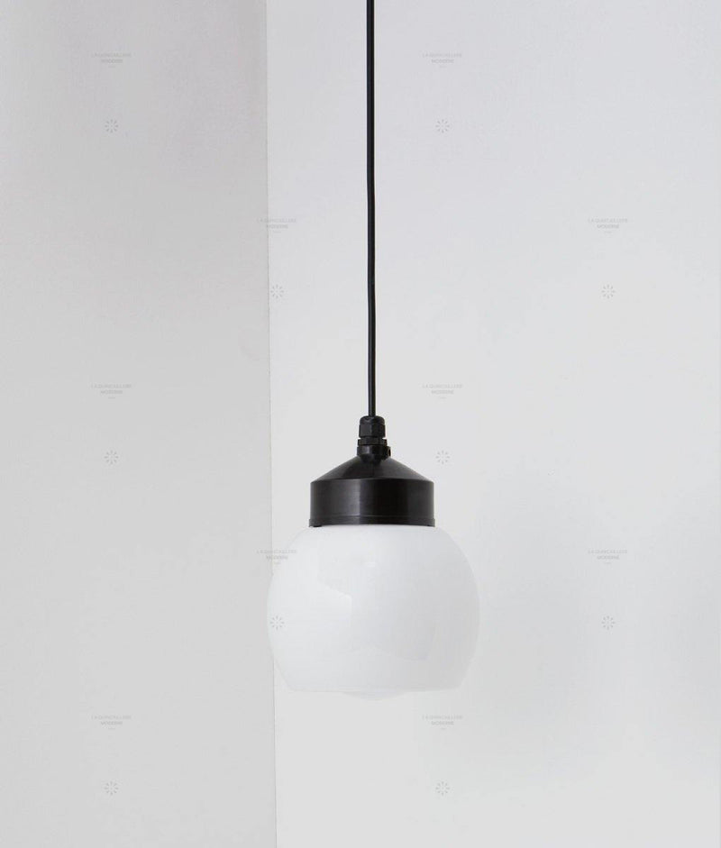 La Quincaillerie moderne - Suspension "Bauhaus", noir opaline blanche