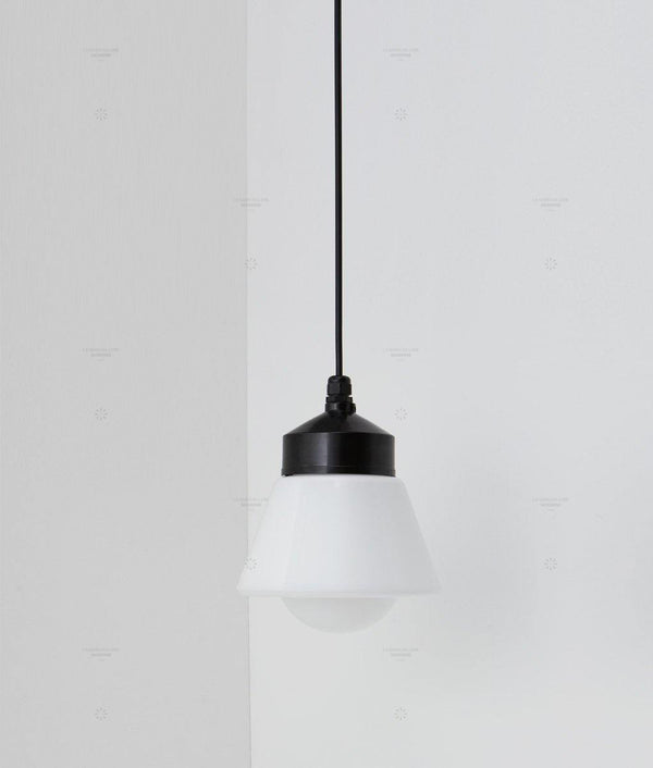 La Quincaillerie moderne - Suspension "Bauhaus", noir opaline blanche