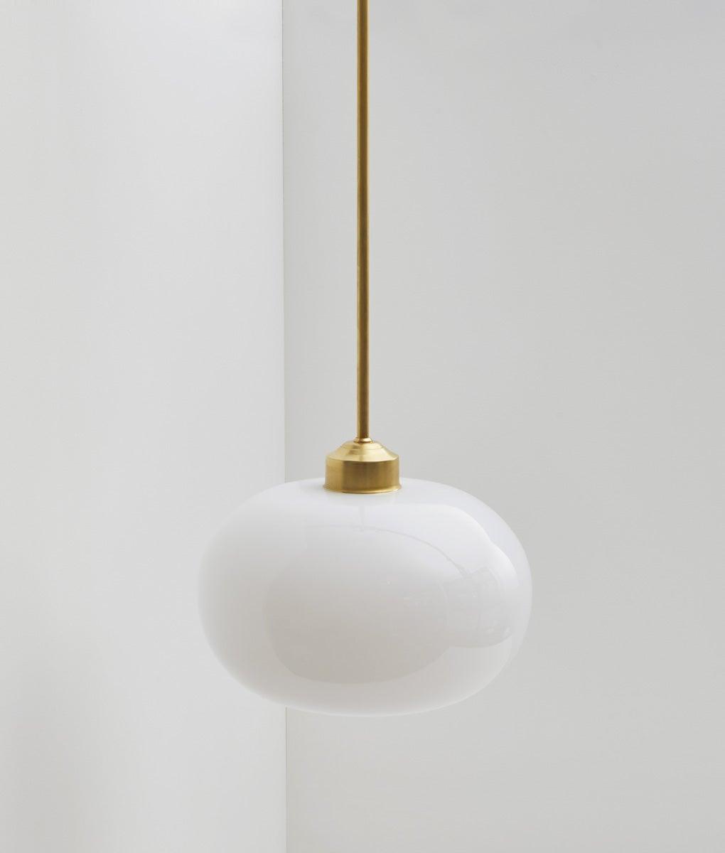 Suspension "Bistro" laiton, verrerie "nuage" satinée, modèle long