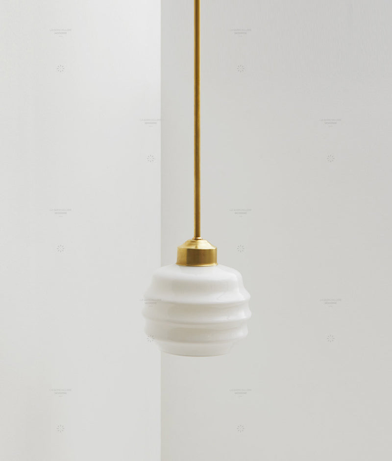 Suspension "Bistro" laiton, verrerie "Plissé" satinée, modèle long