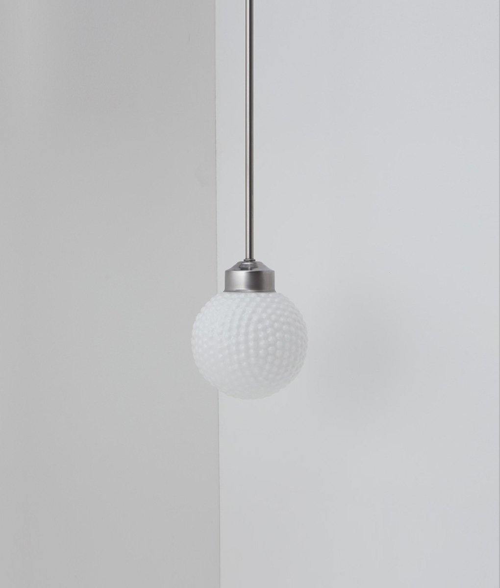 Suspension "Bistro", verrerie opaline boule bullée, modèle moyen