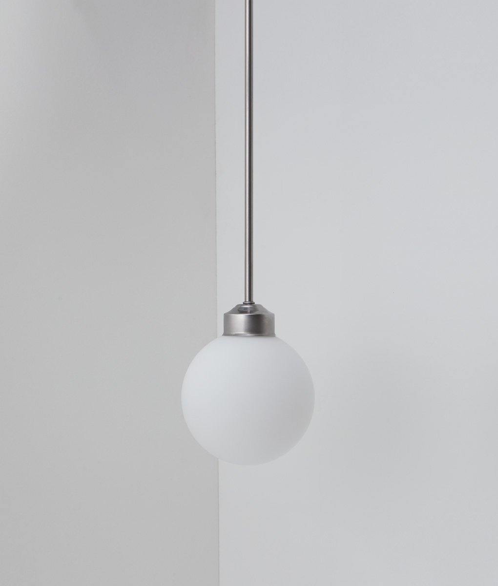 Suspension "Bistro", grande verrerie boule opaline mate, modèle grand