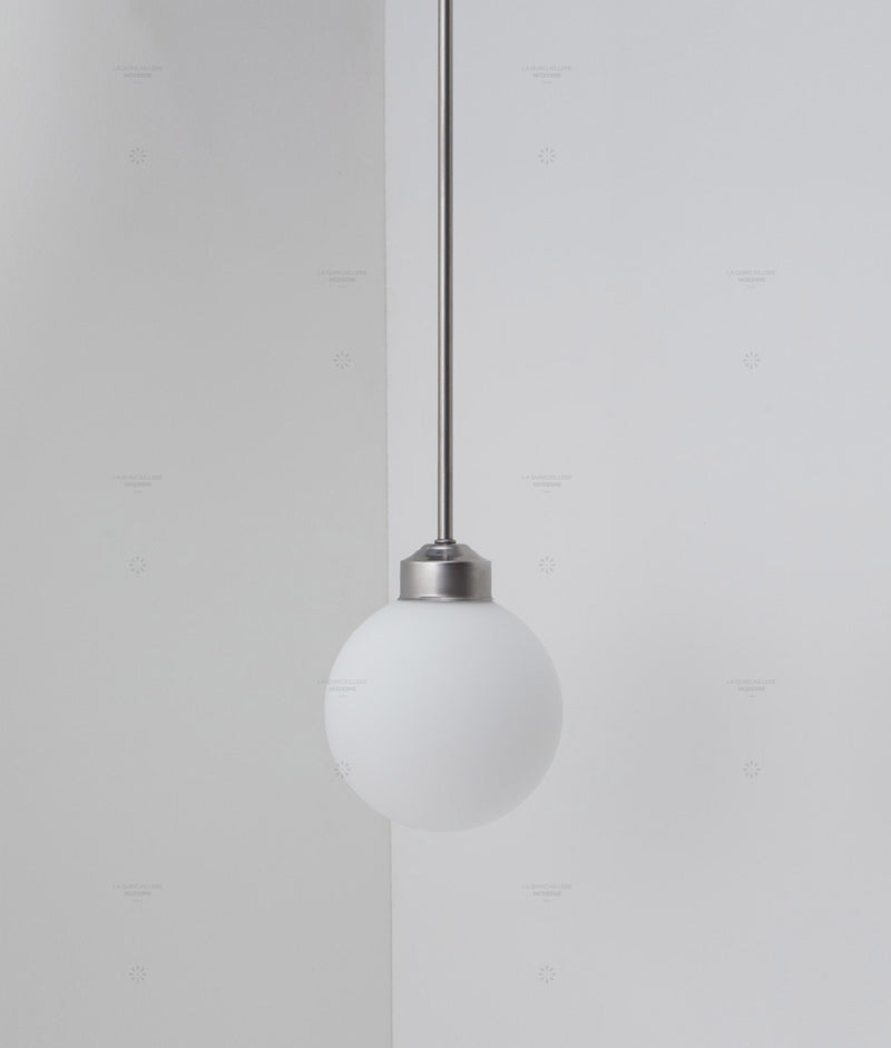 Suspension "Bistro", grande verrerie boule opaline mate, modèle grand