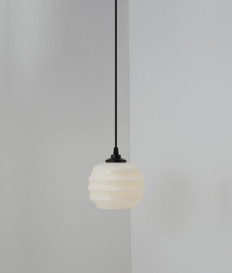 Suspension "Plissé" courte en opaline blanche