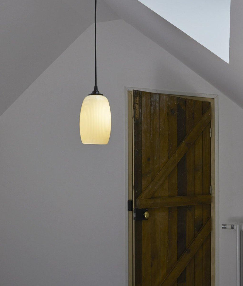 Suspension "Plissé" longue en opaline crème