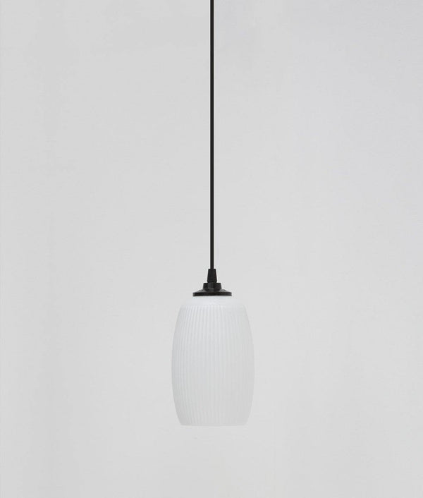 Suspension "Plissé" longue en opaline blanche