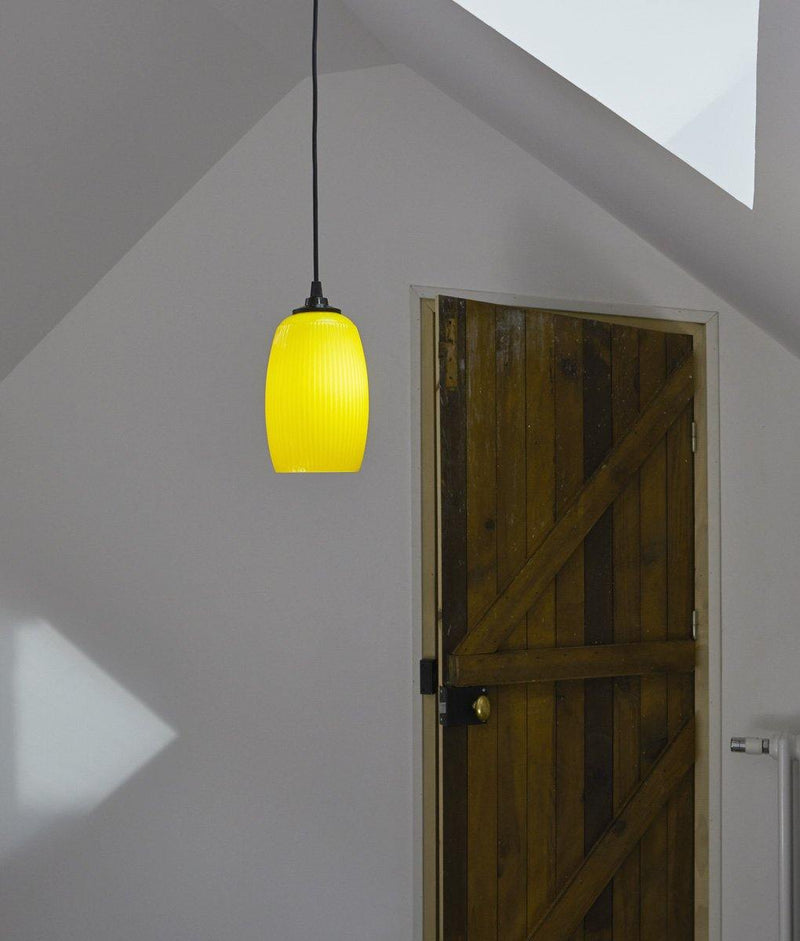 Suspension "Plissé" longue en opaline jaune