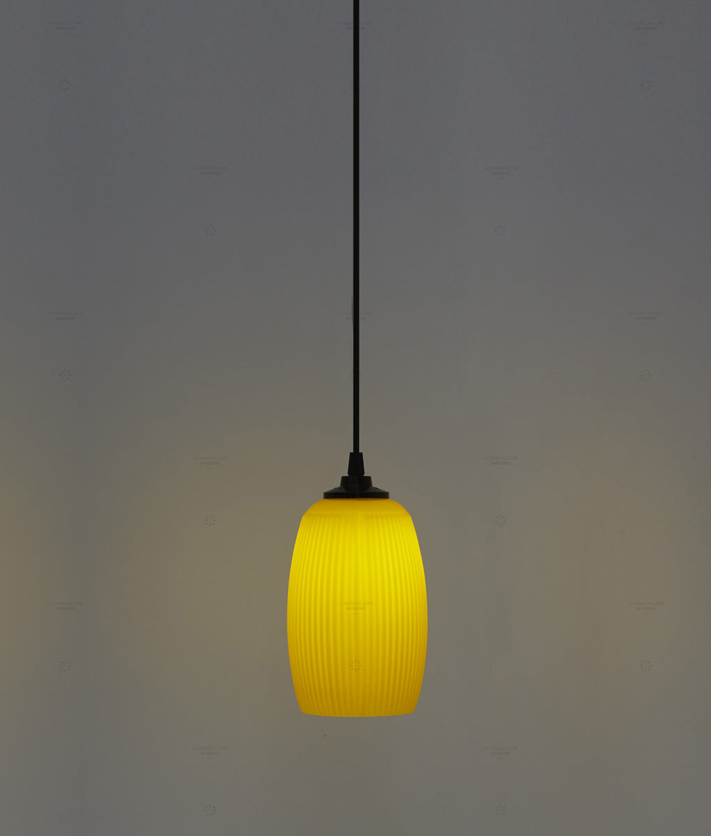 Suspension "Plissé" longue en opaline jaune
