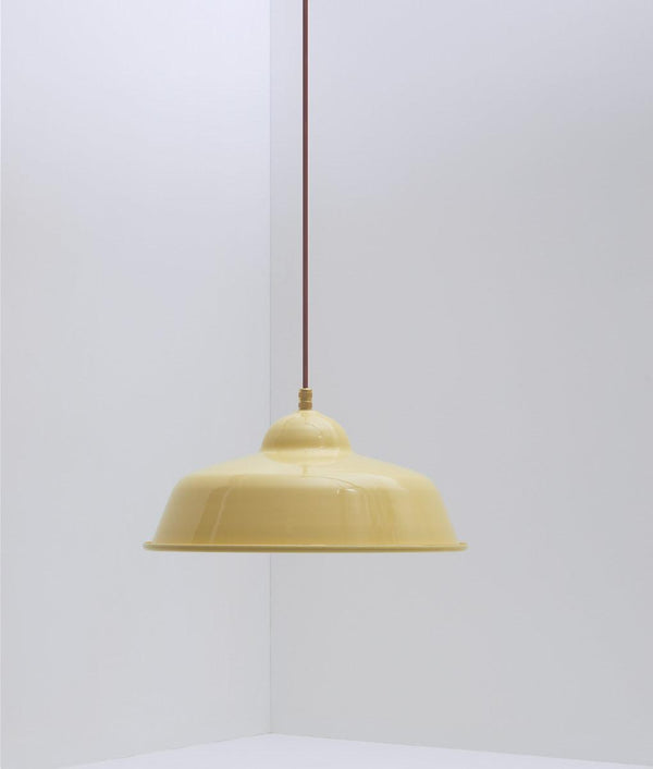 Suspension "Rétro", modèle II, abat-jour jaune pâle en métal émaillé