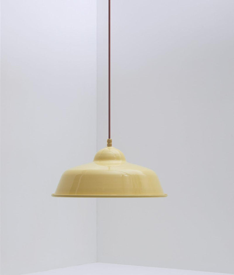 Suspension "Rétro", modèle II, abat-jour jaune pâle en métal émaillé