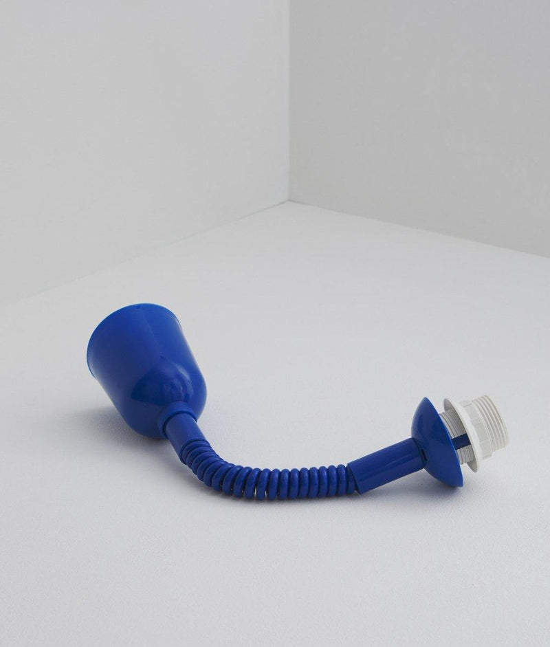 Suspension monte et baisse "Après-midi", câble bleu Klein, abat-jour crème - La Quincaillerie moderne