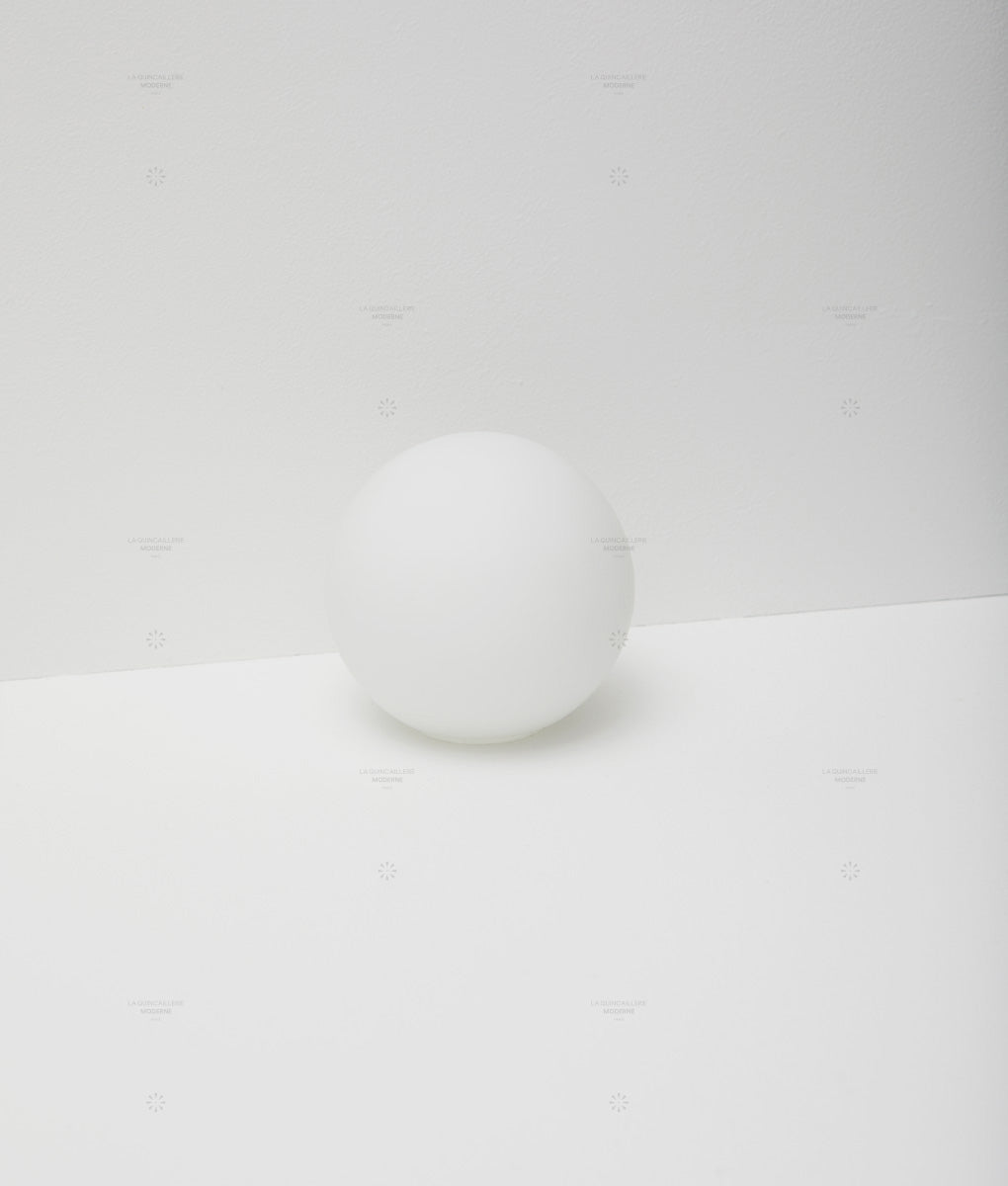 Verrerie boule à suspendre en opaline mate ø 120mm