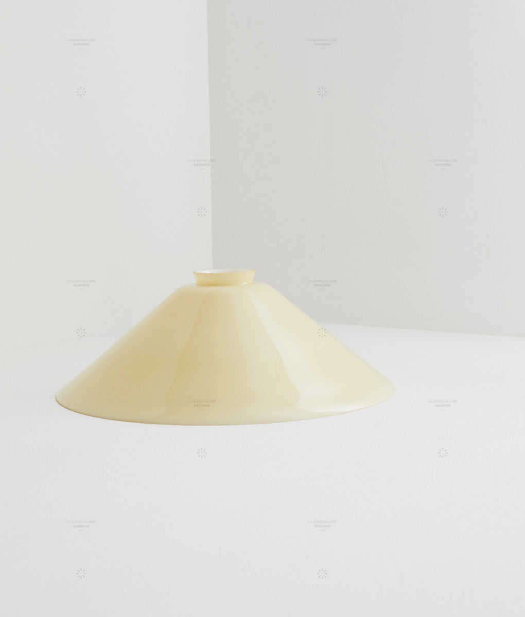 Verrerie conique en opaline avec col - La Quincaillerie moderne