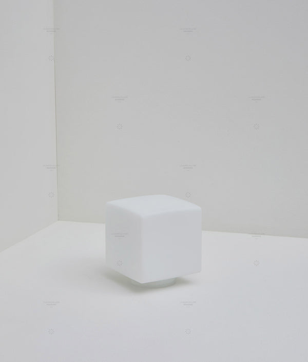 Verrerie carrée à visser en opaline mate, filetage ø 84,5 mm