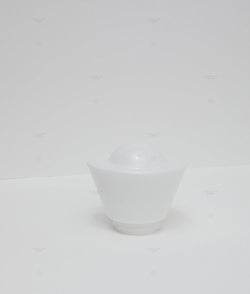 Verrerie toque en opaline