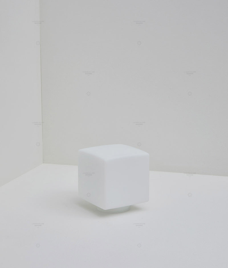 Verrerie carrée à visser en opaline mate, filetage ø 84,5 mm