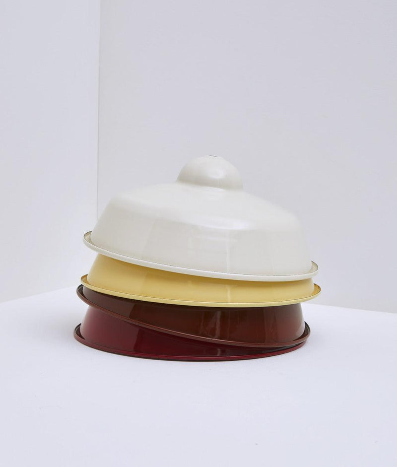 Gamme des coloris disponibles pour la collection "Rétro" II : crème, jaune pâle, marron et rouge profond. 