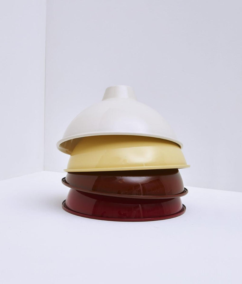 Coloris disponibles pour les suspensions de la collection "Rétro" I : crème, jaune pâle, marron et rouge profond.