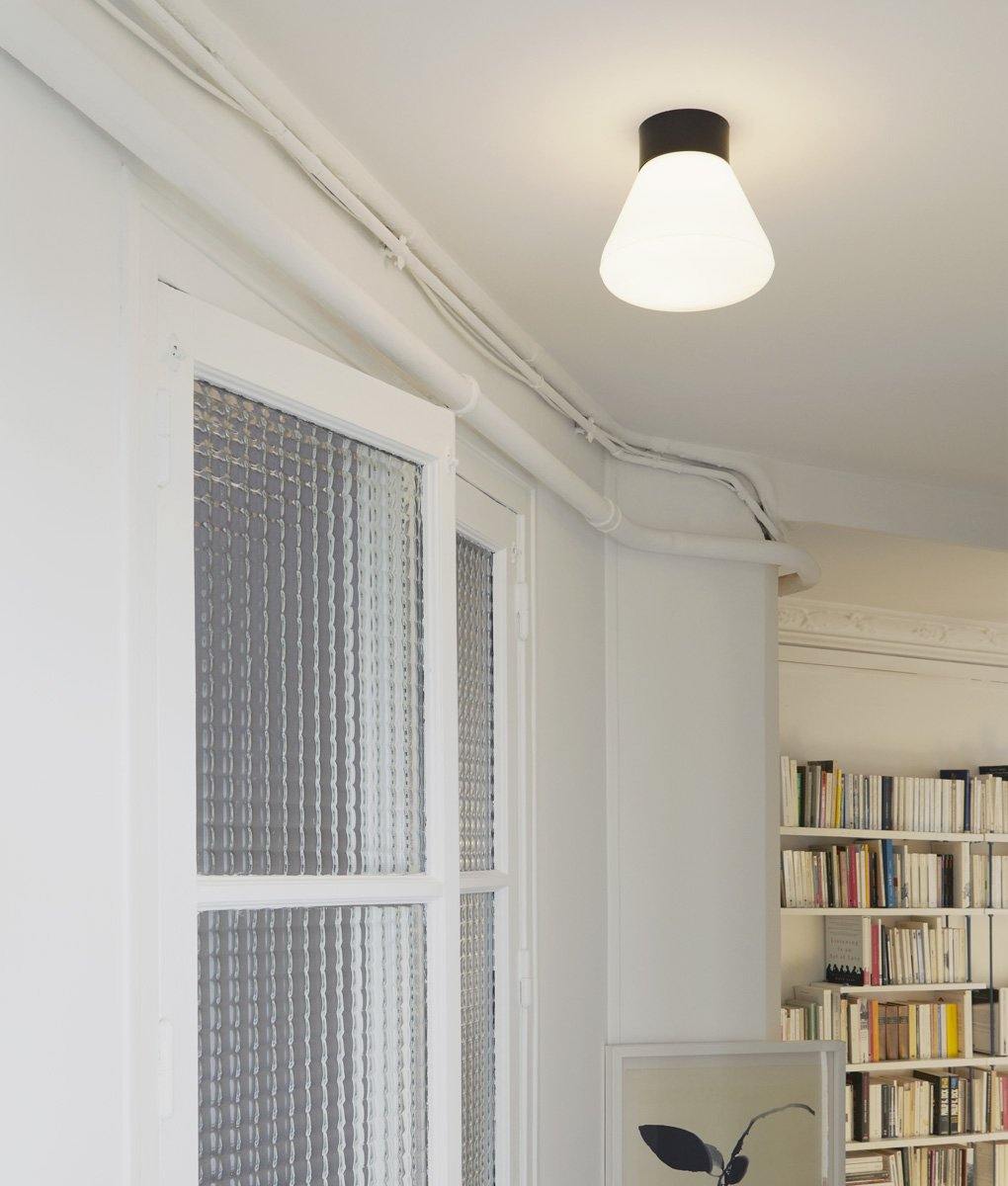 Plafonnier "Bauhaus" droit, verrerie opaline pointe