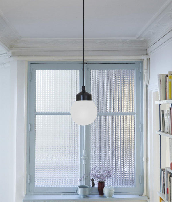 La Quincaillerie moderne - Suspension "Bauhaus", noir opaline blanche