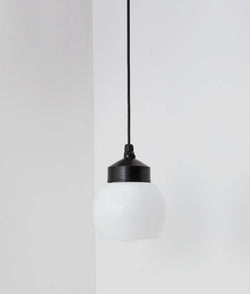 La Quincaillerie moderne - Suspension "Bauhaus", noir opaline blanche