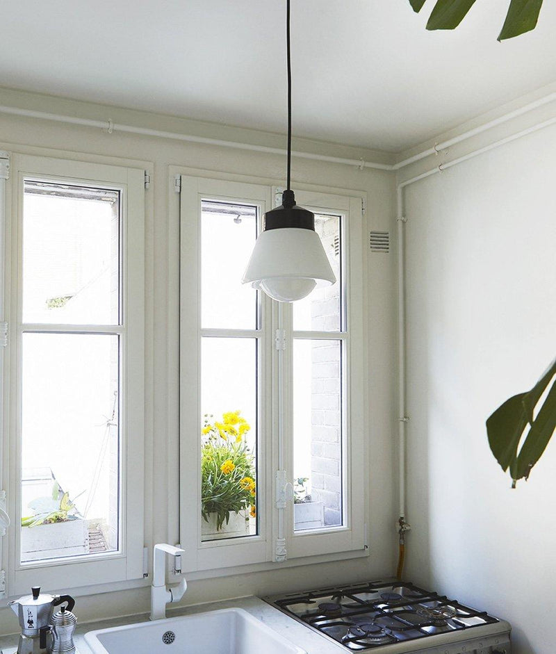 Suspension "Bauhaus", verrerie opaline toque, cuisine