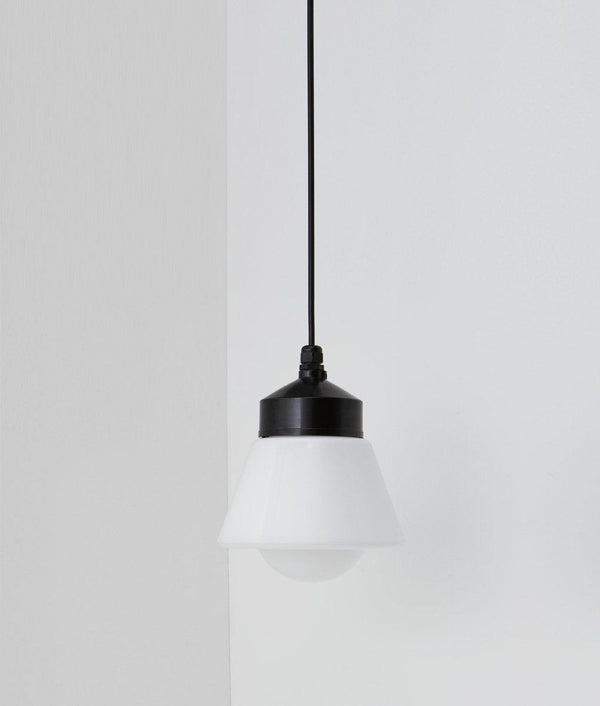 Suspension "Bauhaus", verrerie opaline toque, éteinte