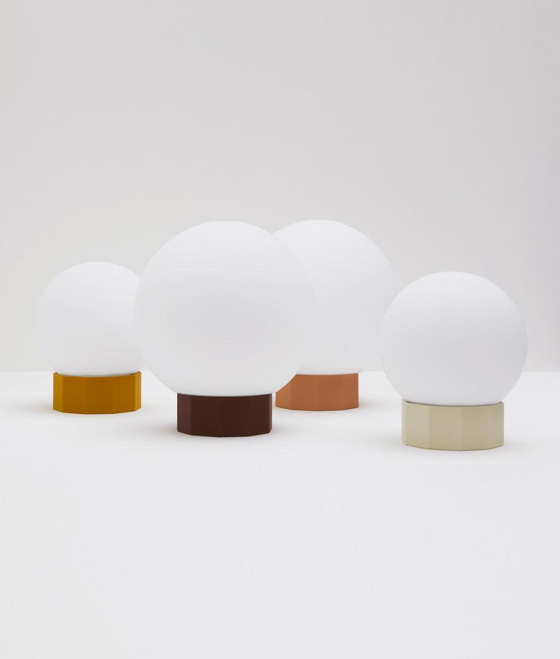 Applique "Colonnade", base à facettes, verrerie "champignon" mate - La Quincaillerie moderne