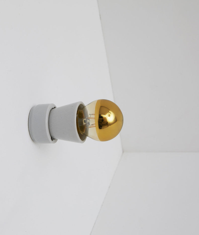 Porte-ampoule corolle en porcelaine industrielle, avec une petite ampoule miroir
