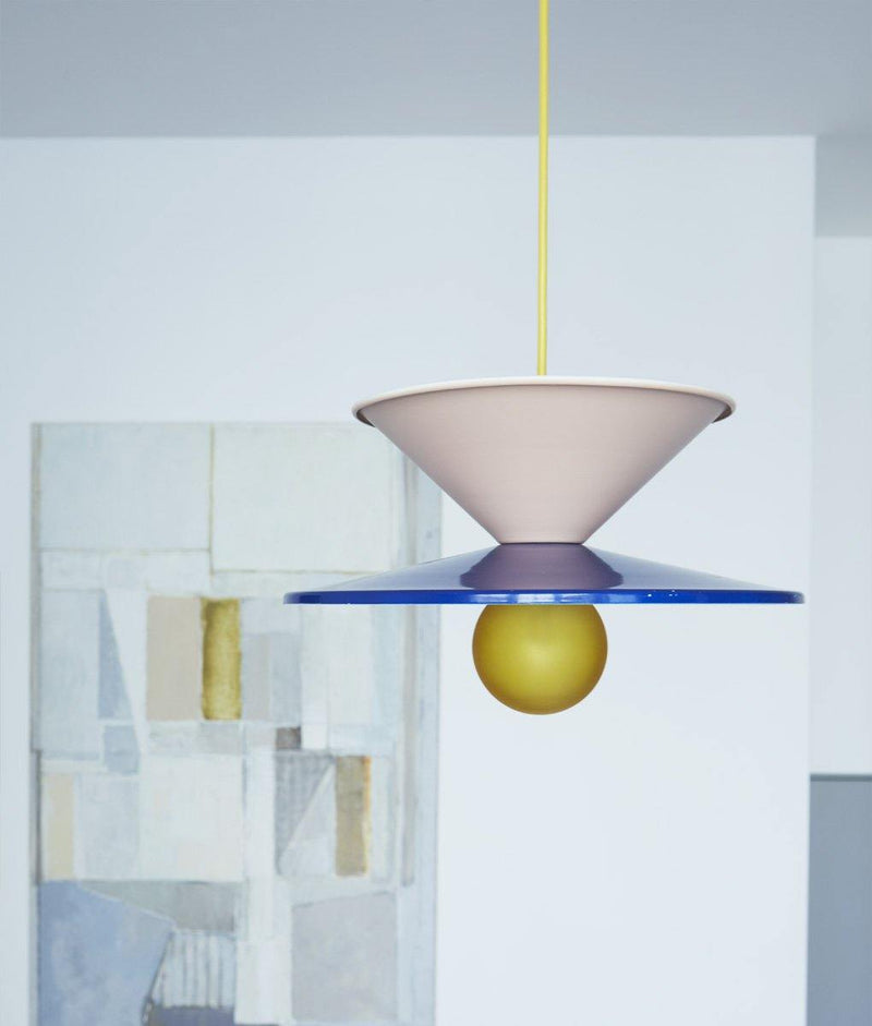 Suspension "Milano" double rose et bleu outremer, câble jaune et boule orange givré