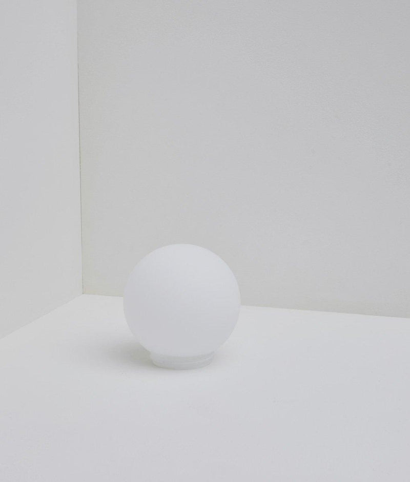 Verrerie boule à visser en opaline mate, filetage ø 84,5 mm