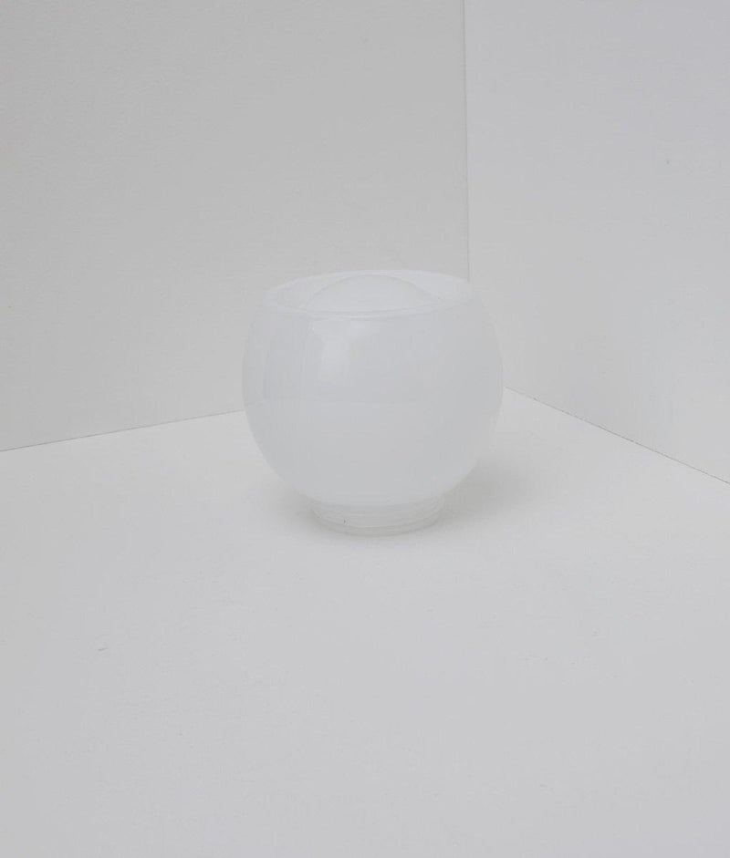 Verrerie corolle en opaline