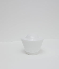 Verrerie toque en opaline