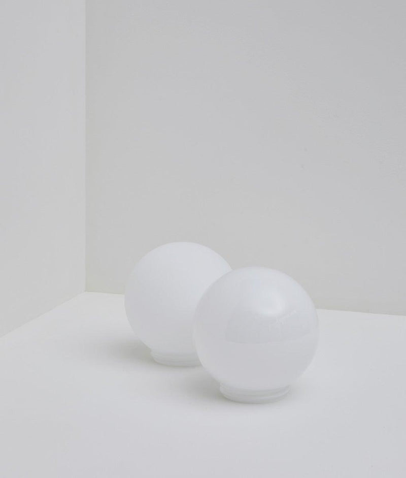 Globe en opaline mat et satiné