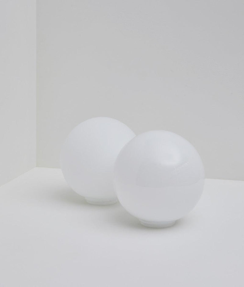 Globes en opaline, finition mate et satinée